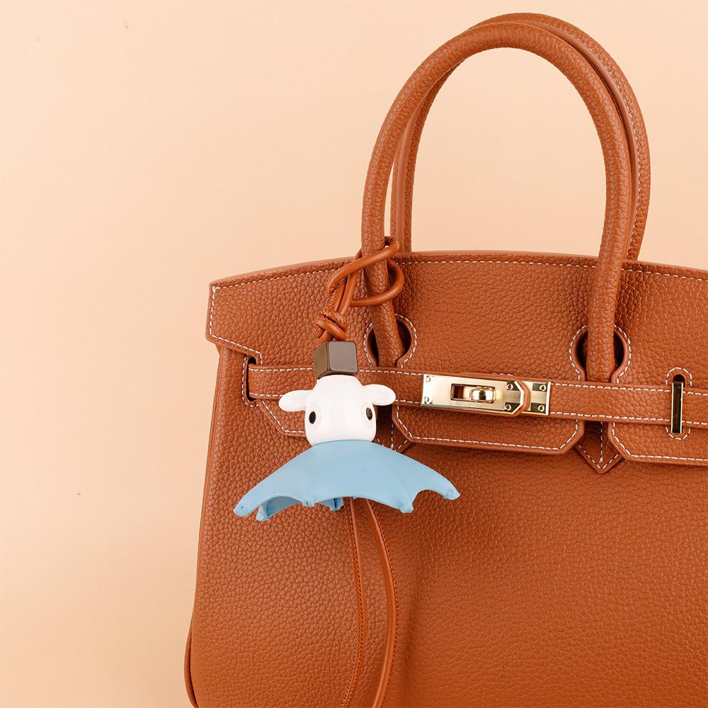 Роскошный модный брелок для сумки Металлическая кожаная декорация Подвеска Продвинутые аксессуары для багажа Модный автомобильный брелок Креативный стиль