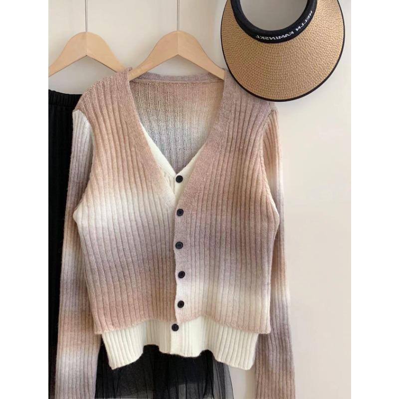 Autumn and Wintertime New Style Gradient V-neck Knitted Cardigan with High-end Lazy Style Sweater Outerwear for Women