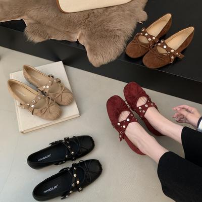 2025 осень новые балетки с круглым носком, скрытой платформой, перекрещенными ремешками с заклепками, для通勤, темпераментные женские туфли