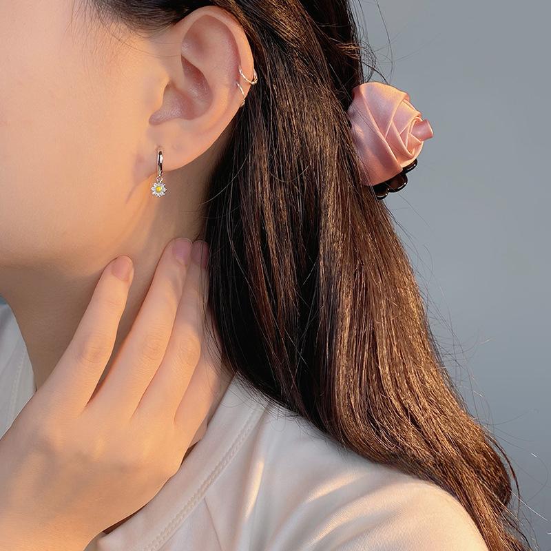 Маленькие свежие ромашковые серьги-пуговицы для женщин в летнем пасторальном стиле, симпатичные серьги-гвоздики в стиле ниши