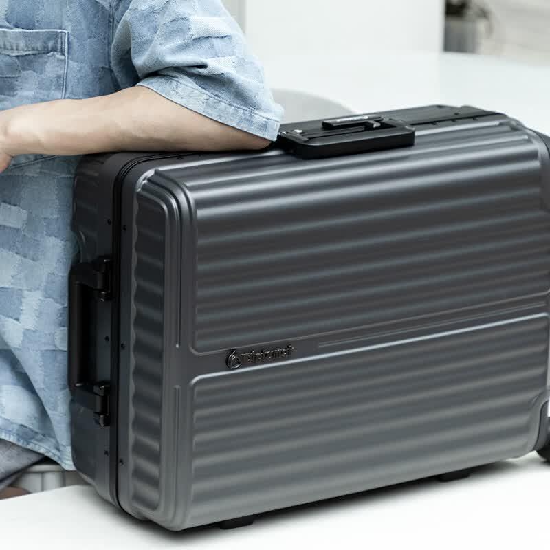 Жесткий чемодан Diplomat DS-13090 для ручной клади