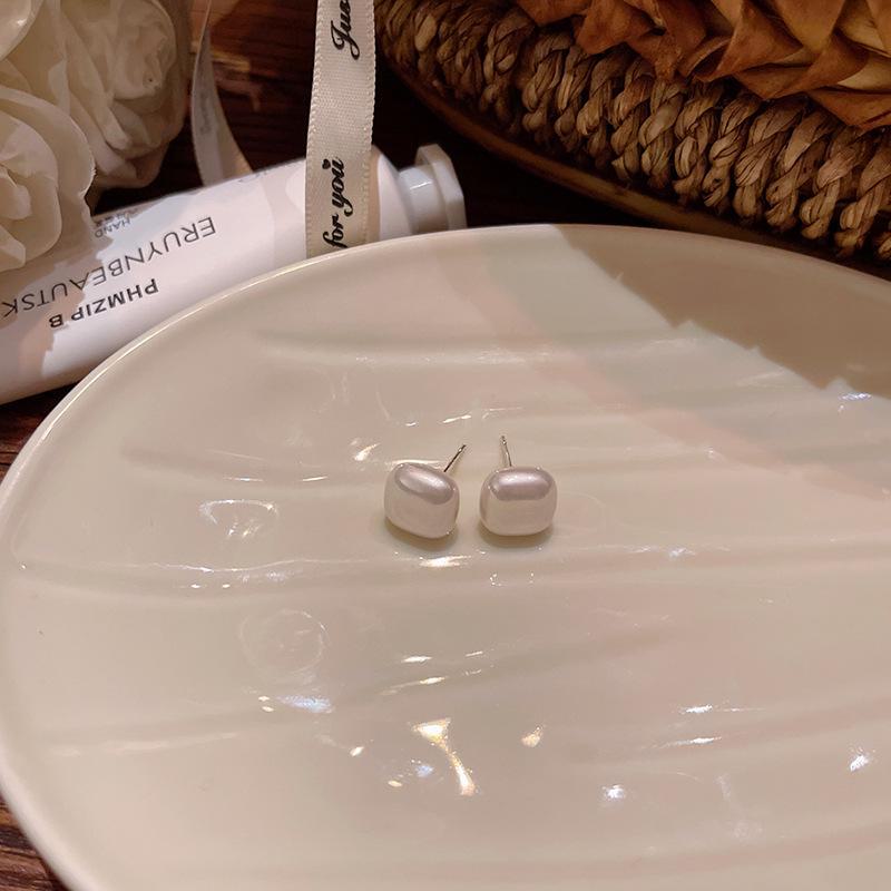 Серьги с квадратным жемчугом 2024: Модные и элегантные простые серьги высокого класса для влиятельных лиц