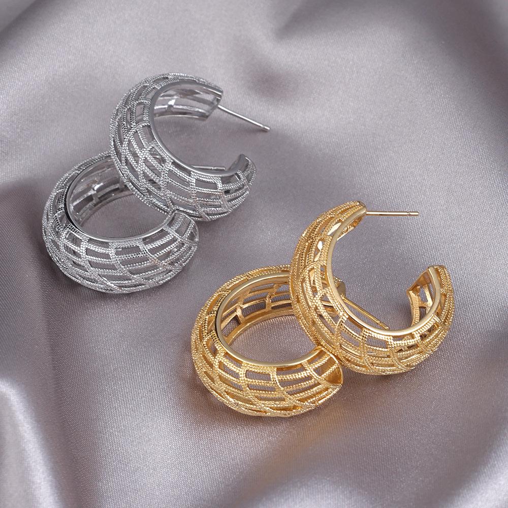 Серьги-иглы из серебра 925 пробы: Легкая роскошь, высококлассные пусеты и универсальный нишевый дизайн в виде колец для работы и стиля