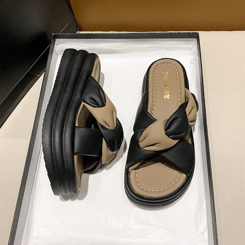 Slippers women's summer outer wear 2025 new color matching thick bottom word with beach cool slippers women