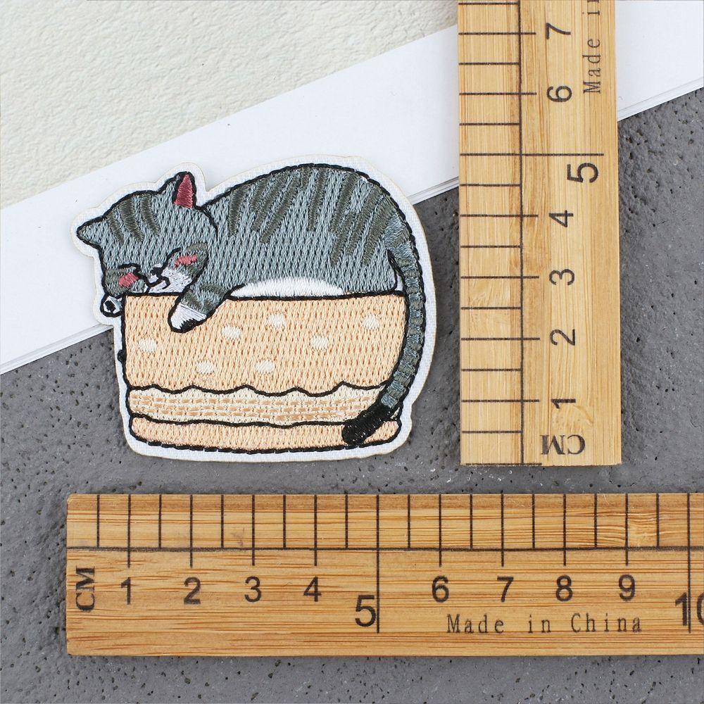 Значки, джинсы, детская одежда, нашивки для одежды, вышивка кота, нашивки с вышивкой кота, аппликации в виде кота