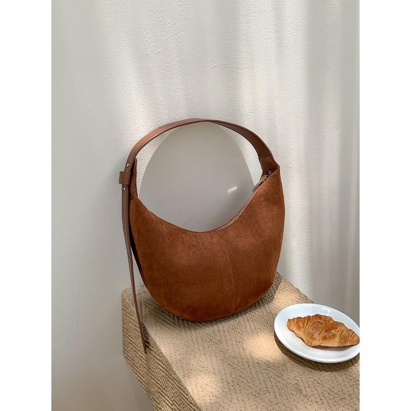 Замшевая сумка осенняя женская нишевая ручная сумка-пельмень плюшевая модная простая новая сумка через плечо женская