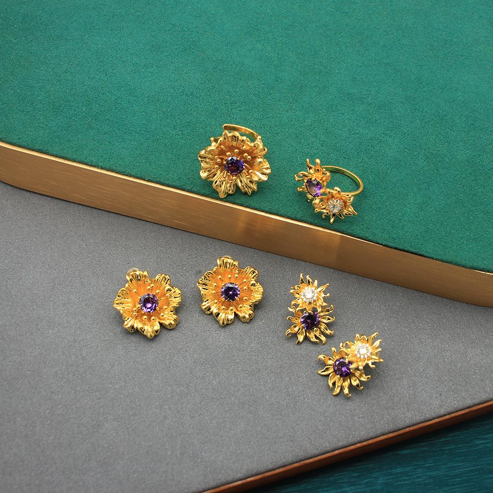 Нишевый французский ретро набор серег-пусетов и кольца с цветком ромашки и фиолетовым цирконом
