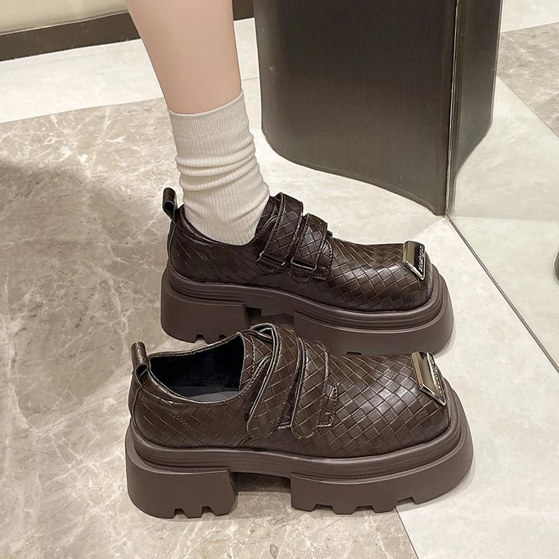 Модные туфли на плоской подошве, туфли на платформе, женская весенняя новая повседневная обувь 2024 года, дизайнерская модная брендовая обувь для прогулок из кожи