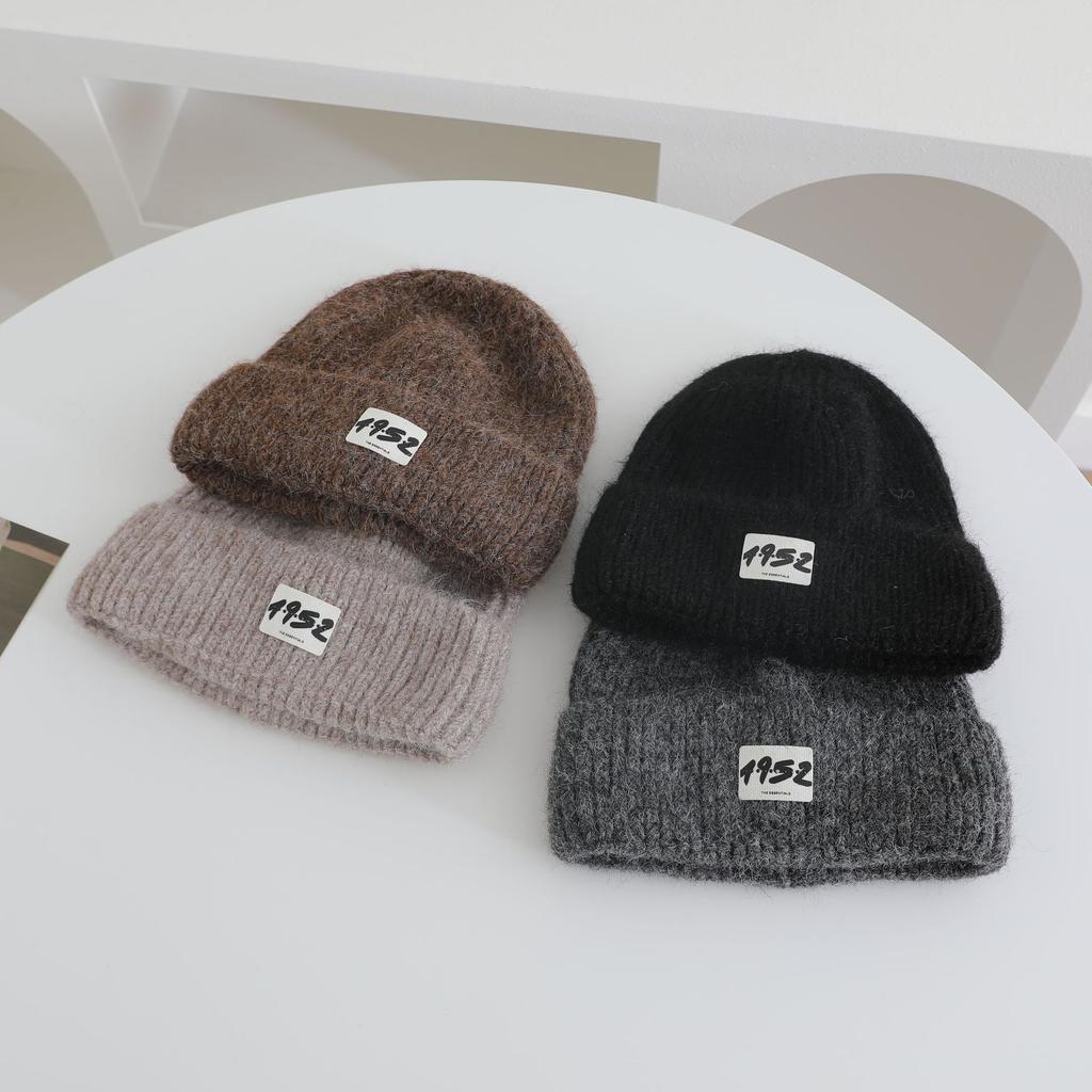 Японская простая шапка бини с буквенным узором для женщин на осень и зиму, новая теплая и утолщенная шапка от холода, подчеркивающая маленькое лицо