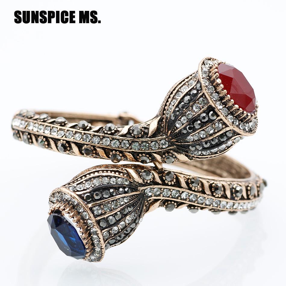 Женское кольцо в винтажном стиле