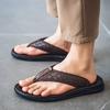 Мужские тапочки, летние, новые, легкие, роскошные, с мягкой подошвой, шлепанцы, для улицы, персонализированные, трендовые сандалии, модные, плетеные, пляжная обувь