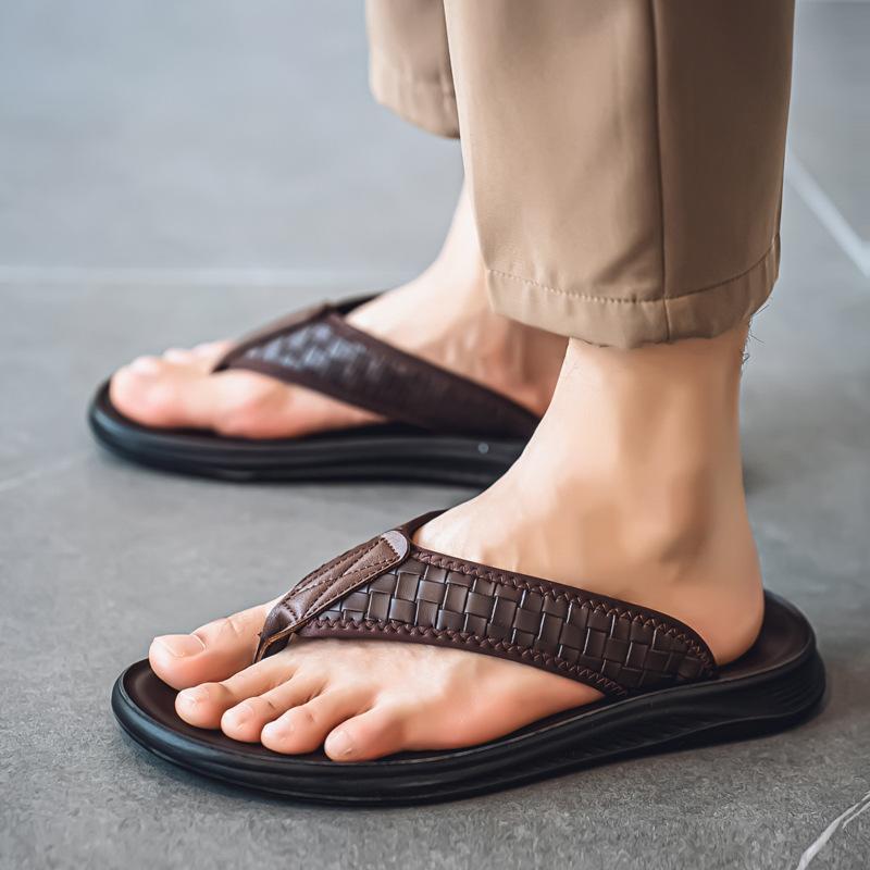 Мужские тапочки, летние, новые, легкие, роскошные, с мягкой подошвой, шлепанцы, для улицы, персонализированные, трендовые сандалии, модные, плетеные, пляжная обувь