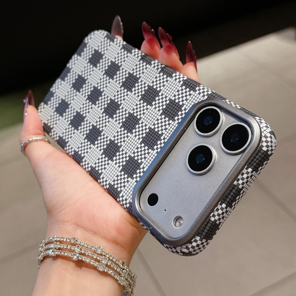 Чехол для телефона с текстурой из углеродного волокна и кевлара для iPhone 17 Air 16 15 14 Plus 13 12 Pro Max 16E Металлическая рамка камеры Жесткая пластиковая крышка