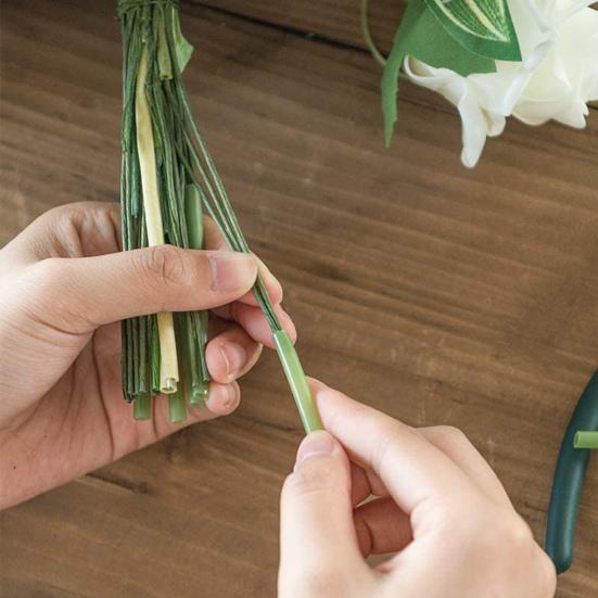 Удобная трубка на стебле цветка, зеленая, прочная, своими руками