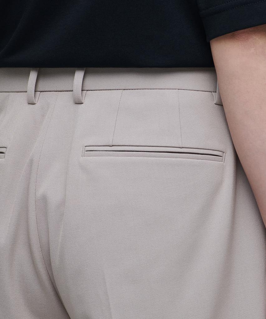 MUSINSA STANDARD Lightweight Three-Puck Semi-Balloon Slacks [Light Beige]