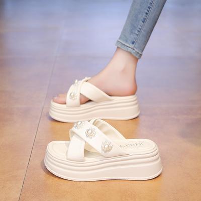 Толстоподошвенные жемчужные крутые тапочки для женщин для ношения летом новые маленькие тапочки-маффины для женщин с юбками, пляжная женская обувь