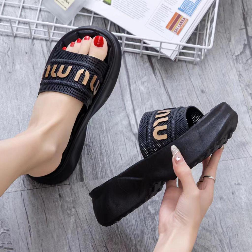 2024 Women's Three-Dimensional Letter Platform Sandals: Stylish Thick-Soled Flip Flops Perfect for Summer Wear.