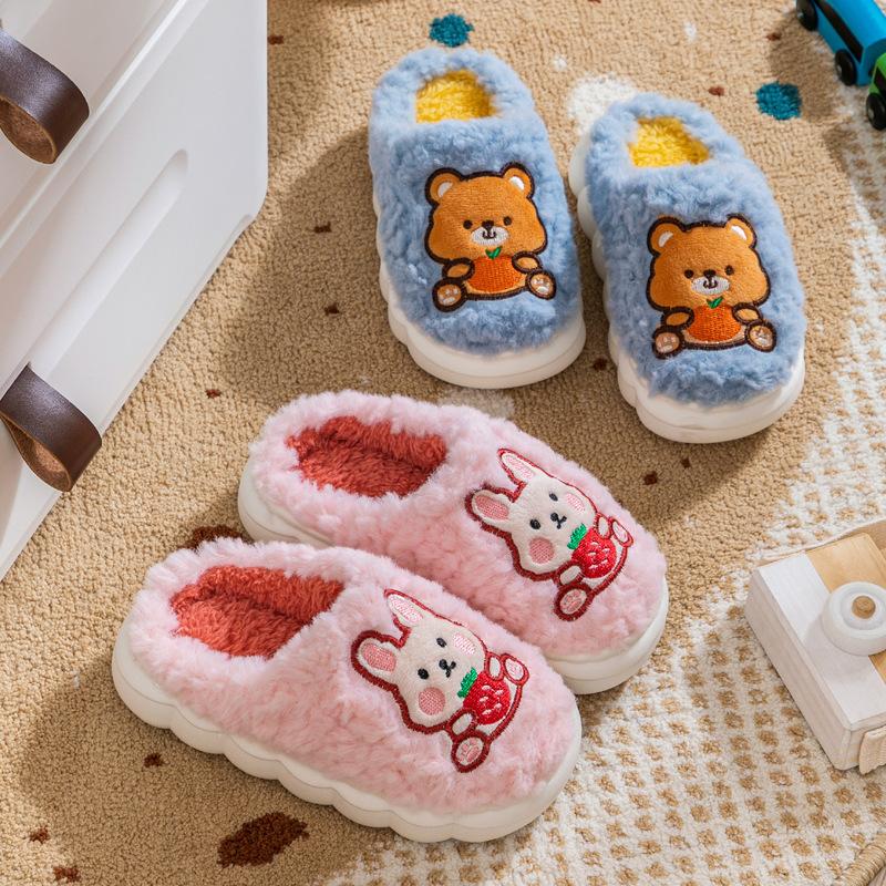 Pantuflas Детские тапочки зимние новые Мультяшные удобные туфли для девочек нескользящие теплые домашние хлопковые туфли милые тапочки для мальчиков женские