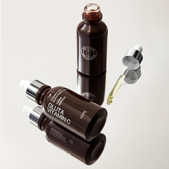 Iope Тонизирующая ампула с витамином С Gluta 23 г (3 варианта)