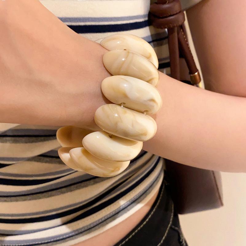 Винтажный переливающийся акриловый овальный эластичный браслет: Высококлассная, универсальная бижутерия для женщин