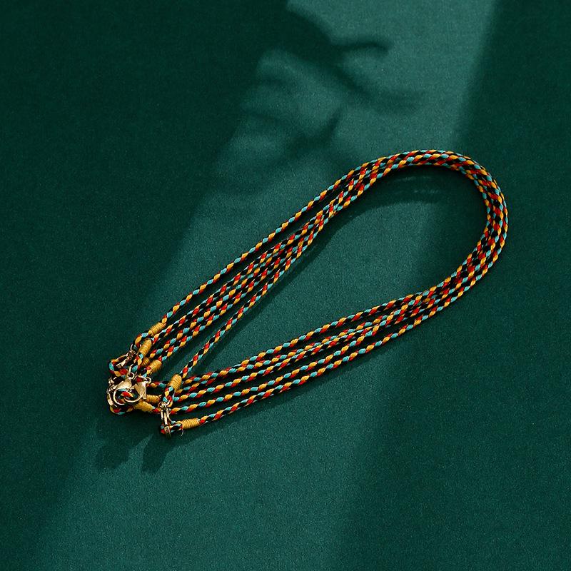 Плетеное колье ручной работы: Красочный мягкий веревочный шнурок и женская ключичная цепочка с подвеской