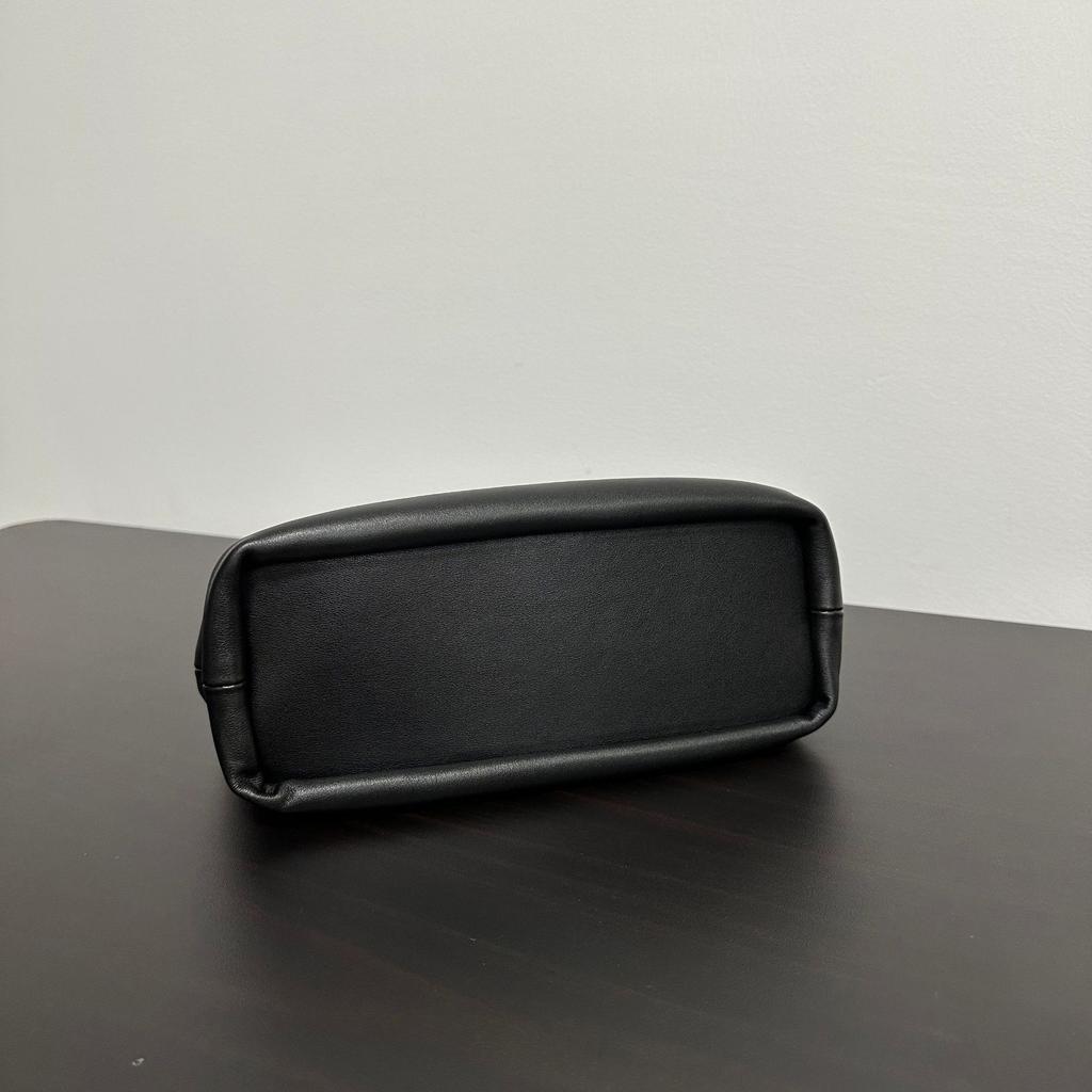 First Layer Cowhide Row French Minimalist Premium Sense Commuter Bowling Bag Wrinkled Minimalist Wind Large Capacity Handbag