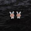 Серьги в виде маленького кролика очень милые и подойдут в качестве подарка лучшим друзьям