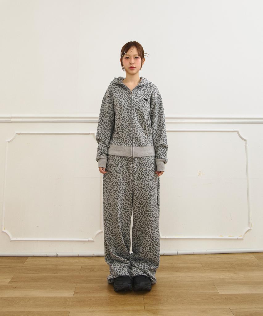 Tansanmageunesyum Juyoung X Спортивные штаны Tansan с заклепками (Леопардовый серый)