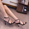 2025 Новая весна лето Женские туфли с квадратным носком и открытым носком на высоком каблуке с ремешком и стразами Черные атласные сексуальные сандалии ручной работы