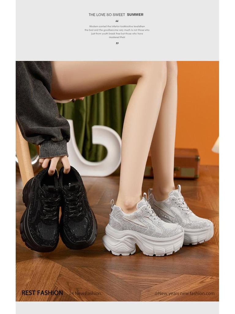 Женские легкие модные кроссовки на платформе со стразами и сеткой 2025 года — универсальный дизайн с толстой подошвой, визуально увеличивающий рост