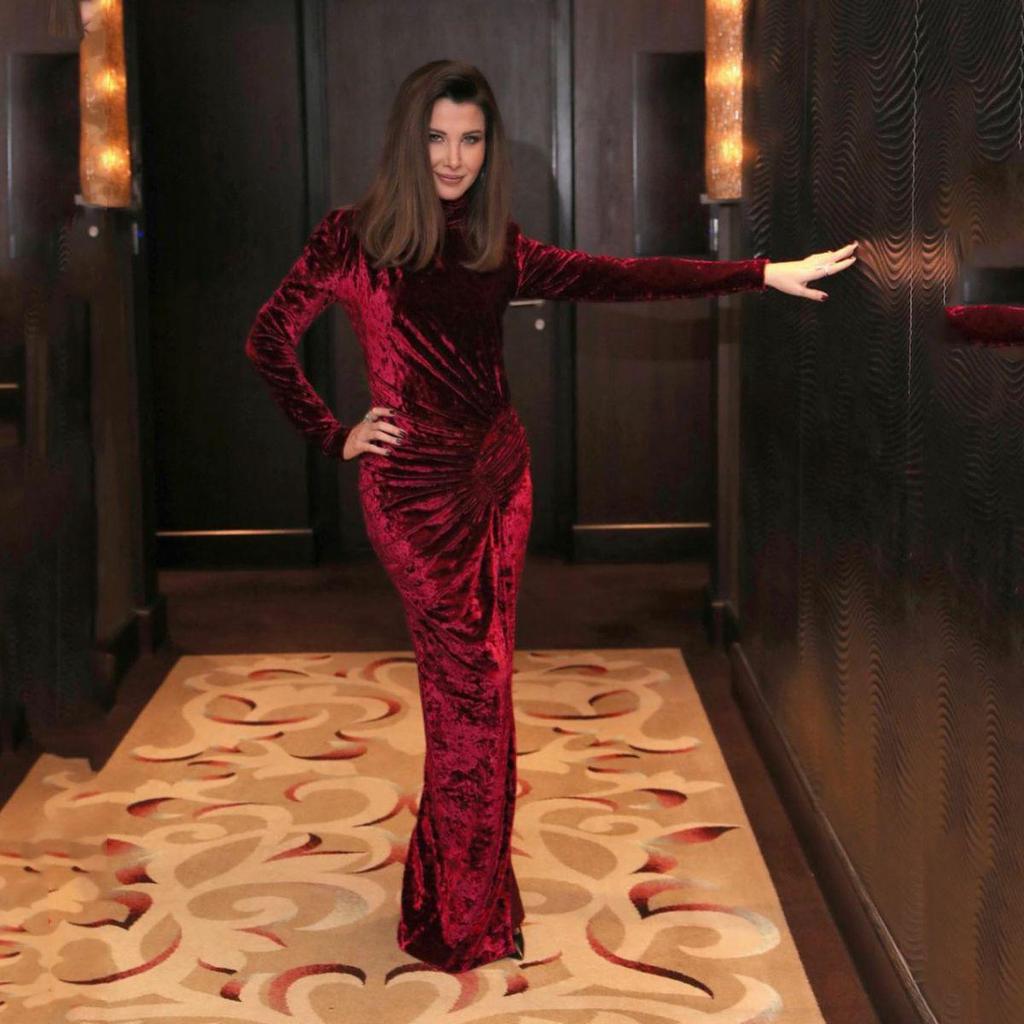 Осеннее платье 2025 года из темно-зеленого бархата с высоким разрезом, украшенное звездами, асимметричное длинное платье