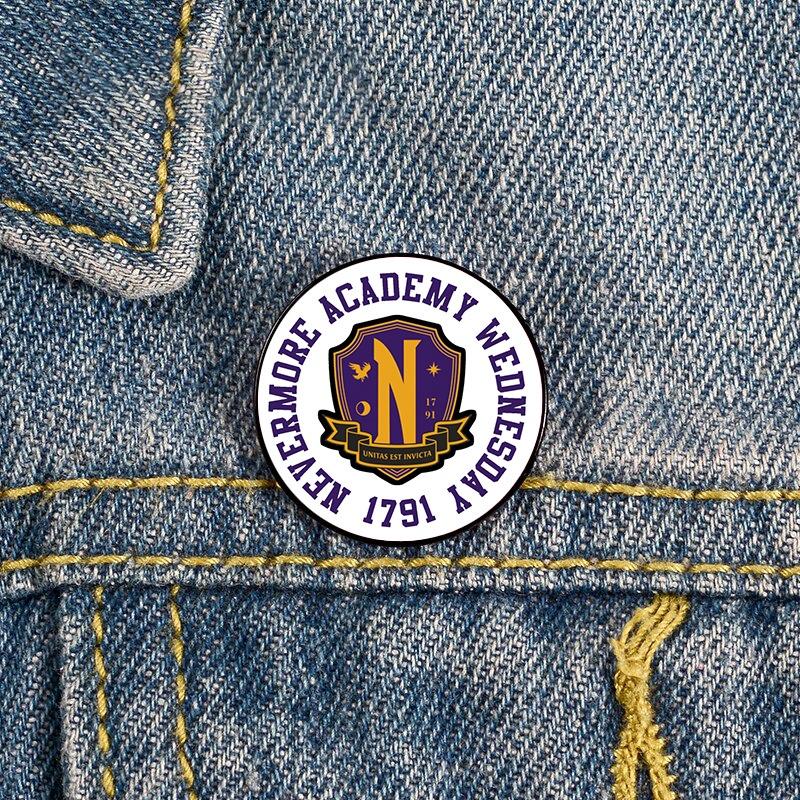 Брошь Уэнсдей Аддамс Вещь Уникальный значок для наряда