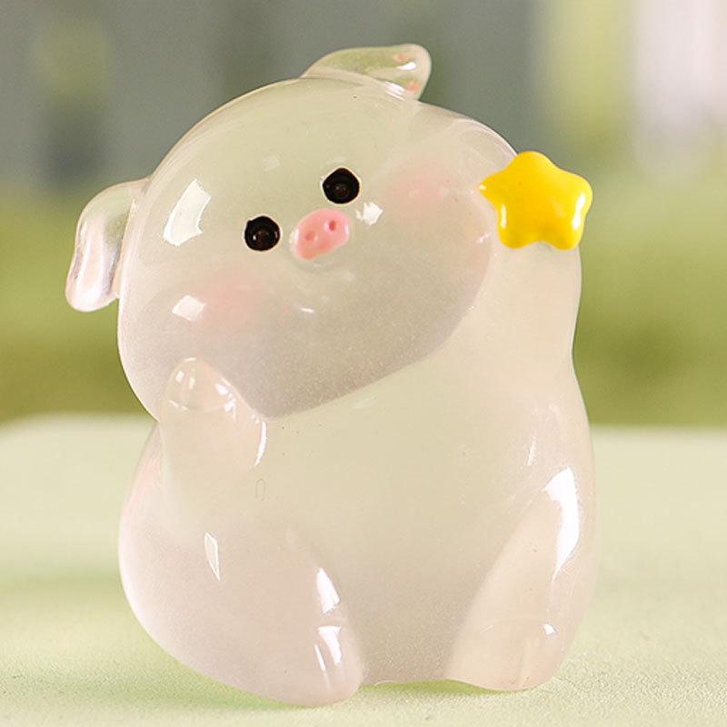 1Pcs Luminous Cartoon Pig Model Lovely Glow In Dark Display Stand Bookshelf Desk Decoration Micro Landscape Figure