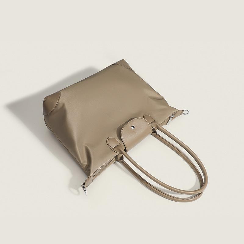 Водонепроницаемая нейлоновая ткань Большая вместительная дорожная сумка через плечо Tote Commuter Dumpling Bag Straddle Tote Bag