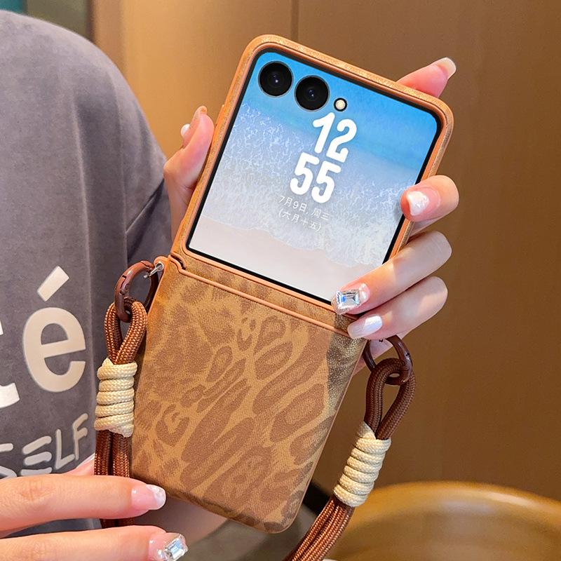 Чехол Full Coverage для Samsung Z Flip7 с ремешком для женщин, цвет Myelard Brown от Huawei PuraX