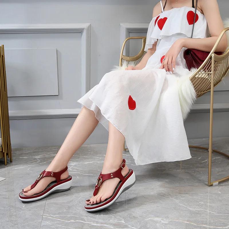 Fashion New Slipsole Heels Beach Sandal Women Flip Flops Casual Women Shoes Metal Decoration Buckle Sandal Fashion Outdoors Heels Women