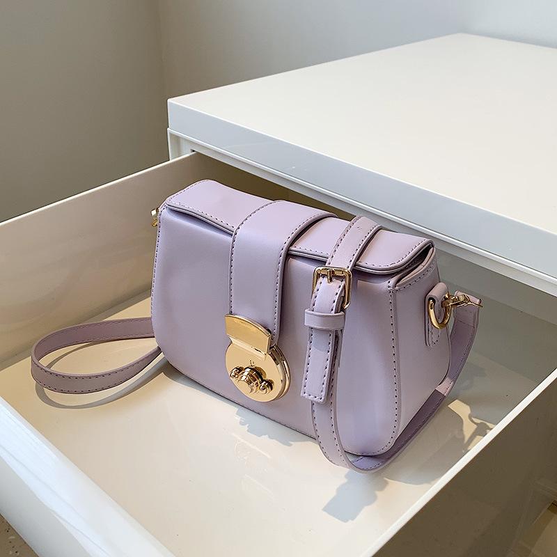 Популярная в этом году женская сумка 2025 новая весенне-летняя супер огненная текстурная маленькая квадратная сумка универсальная на плечо сумка-мессенджер