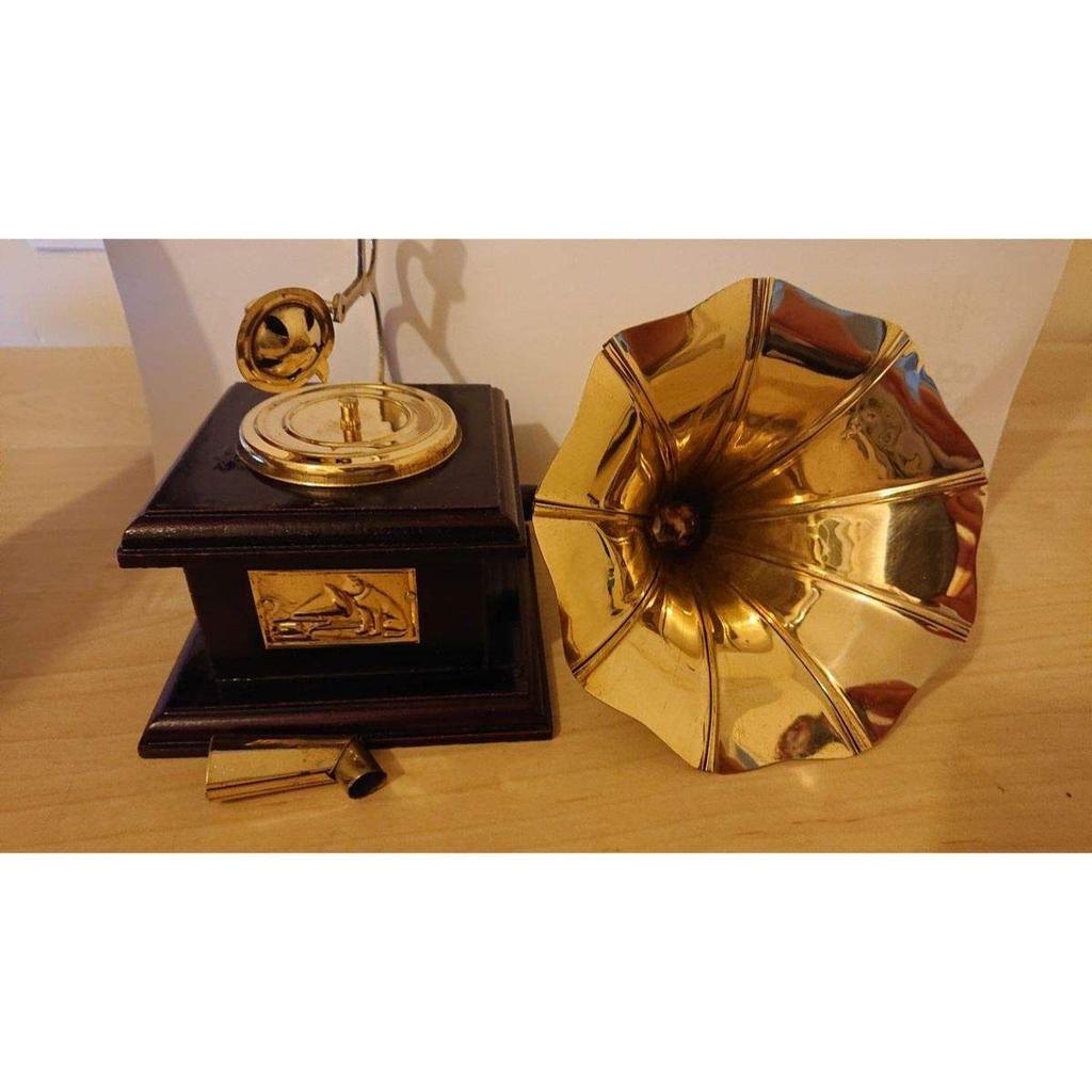 Sparkle Square Gramophone Action Showpiece-23 Cm