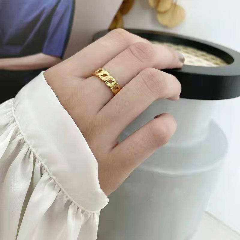 Простое геометрическое полое кольцо из титановой стали, одинаковый стиль для мужчин и женщин, модный нишевый дизайн, высококачественное кольцо из нержавеющей стали
