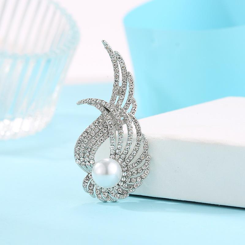 Fashion Charm Angel Wings Brooch Corsage Women Christmas Jewelry Gift