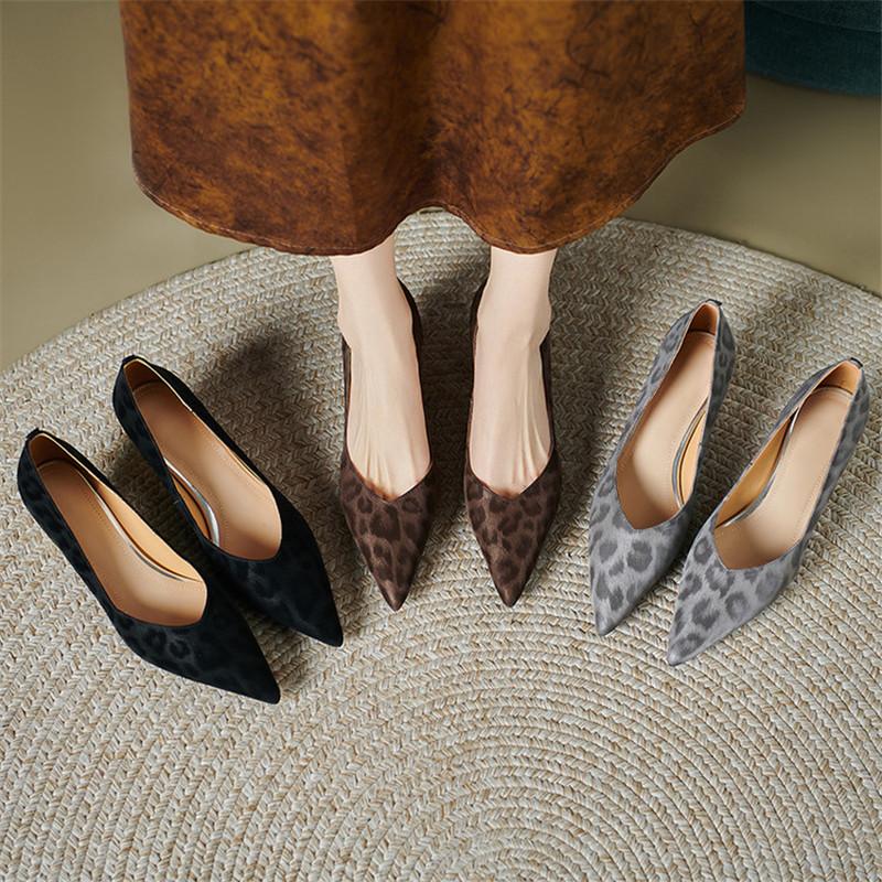 Модные новые весенне-летние туфли из натуральной кожи, женские, модные, ретро, с леопардовым принтом, с острым носком, женские туфли-лодочки на среднем каблуке, серебристые