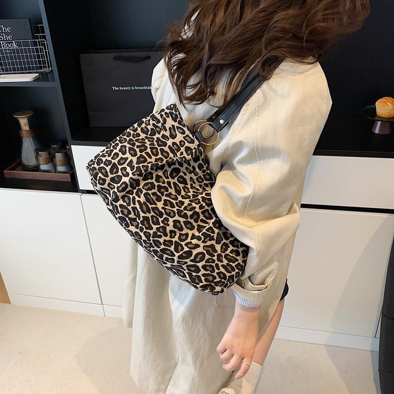 Korean Version of Personalized Fashion Simple Zebra Pattern Trend Casual Commuting 2025 Autumn New Chain Tote Shoulder Bag