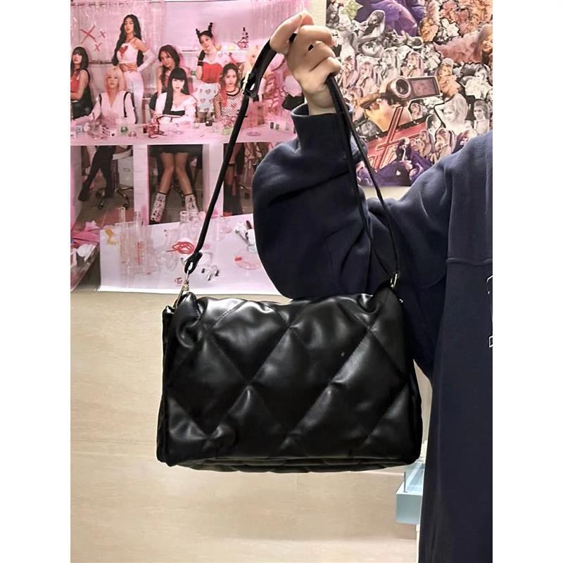 Пуховая женская сумка осень-зима 2024 года, новая модная ромбовидная маленькая квадратная сумка, универсальная сумка через плечо большой вместимости