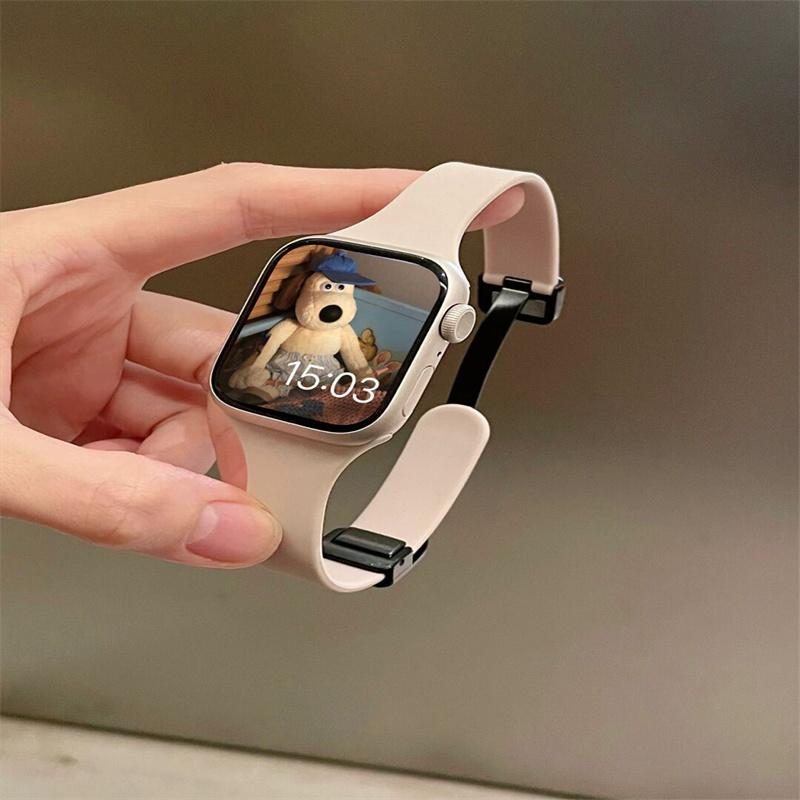 Силиконовый ремешок для Apple Watch Band 44 мм, 45 мм, 49 мм, 40 мм, 41 мм, 42 мм, 38 мм, спортивный браслет с магнитной пряжкой Iwatch 7 8 5 4 SE Ultra