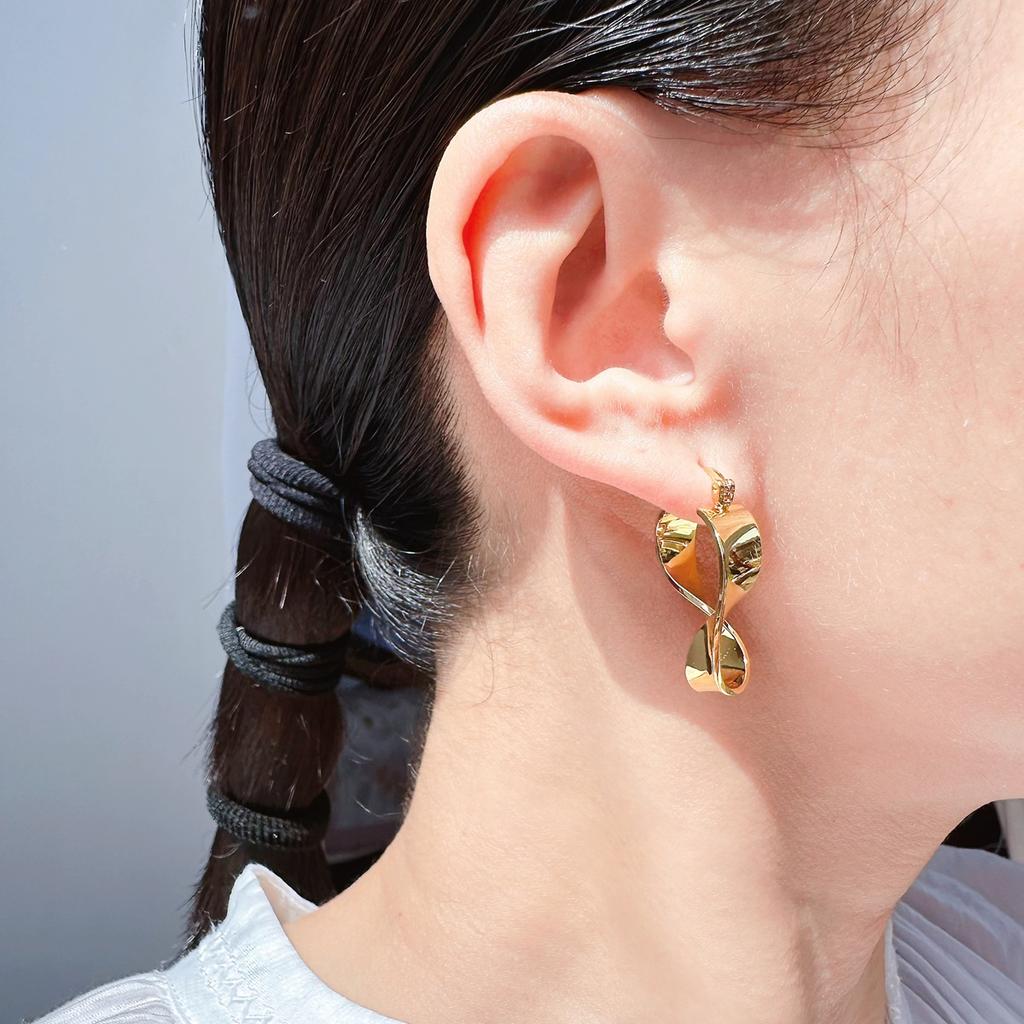 Серьги с закрученными нерегулярными геометрическими фигурами в стиле «холодный ветер» Модные металлические пряжки для ушей «ветер» 173