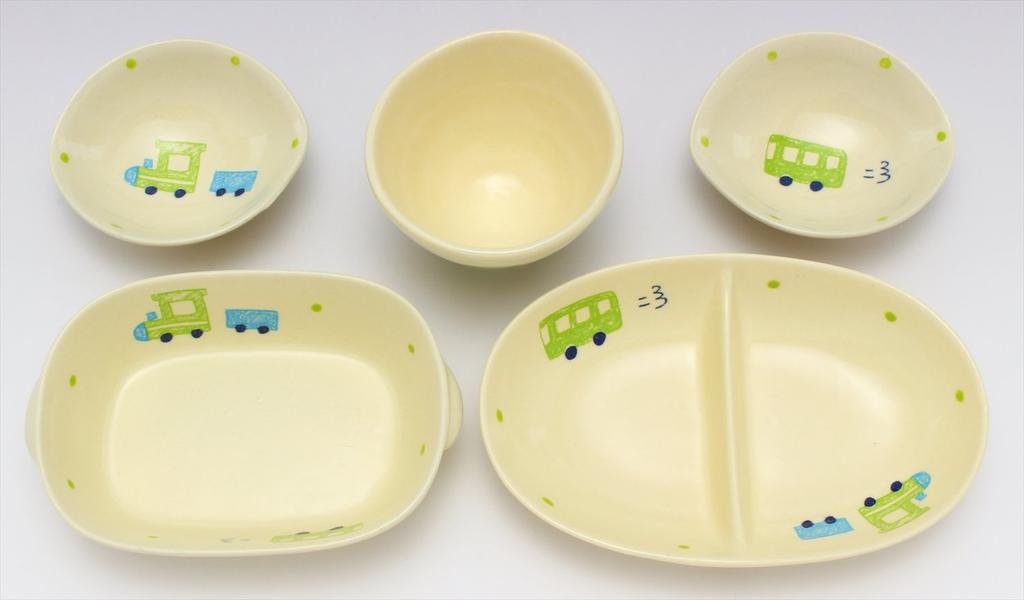 SOUSEN Seto Ware Gift Set of 5 White Plates with Train and Bus Boxed Set Medium-Sized Designs,