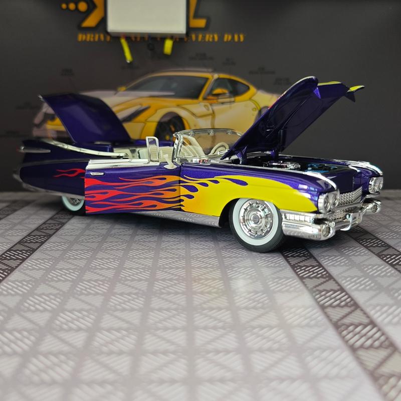 1:24 симуляции Cadillac, модель автомобиля из сплава, кабриолет-суперкар, двери, капот и багажник могут открываться