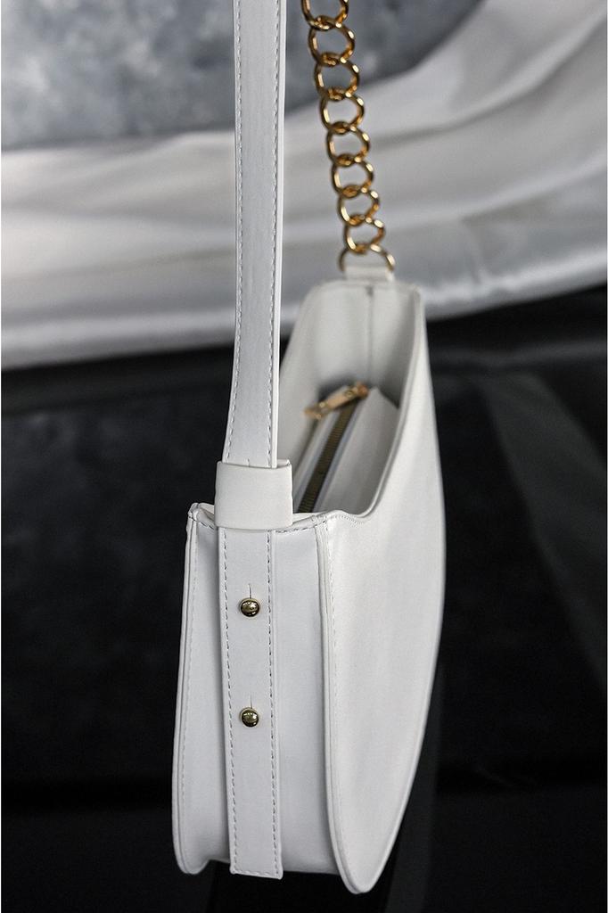 Women's Stylish and Useful Shoulder Bag Black Zippered Lined Adjustable Strap Bag