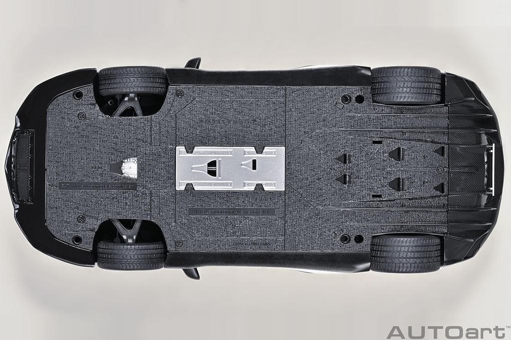 AUTOart Lamborghini Aventador SVJ Pearl White Готовый продукт 1/18