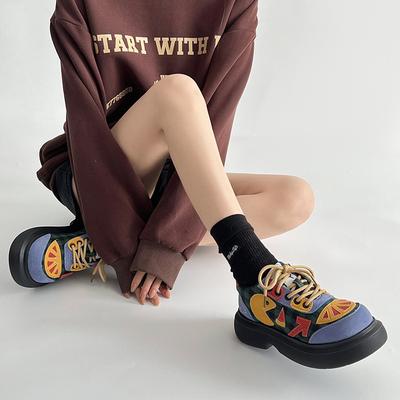 Цветовой тренд ретро усиливающий толстую подошву уродливые милые туфли женские 2025 новые популярные летние легкие дышащие повседневные туфли